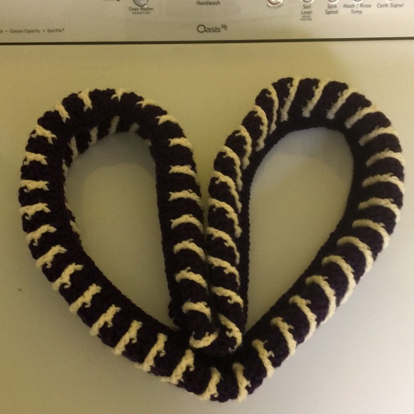 Hand made by me - toque and scarf - crochet spiral - Picture 7 of 7